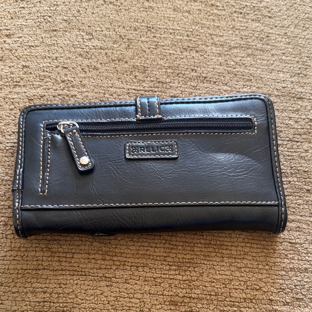 Elegant Relic Dark Brown Butterfly Wallet - Picture 4 of 8